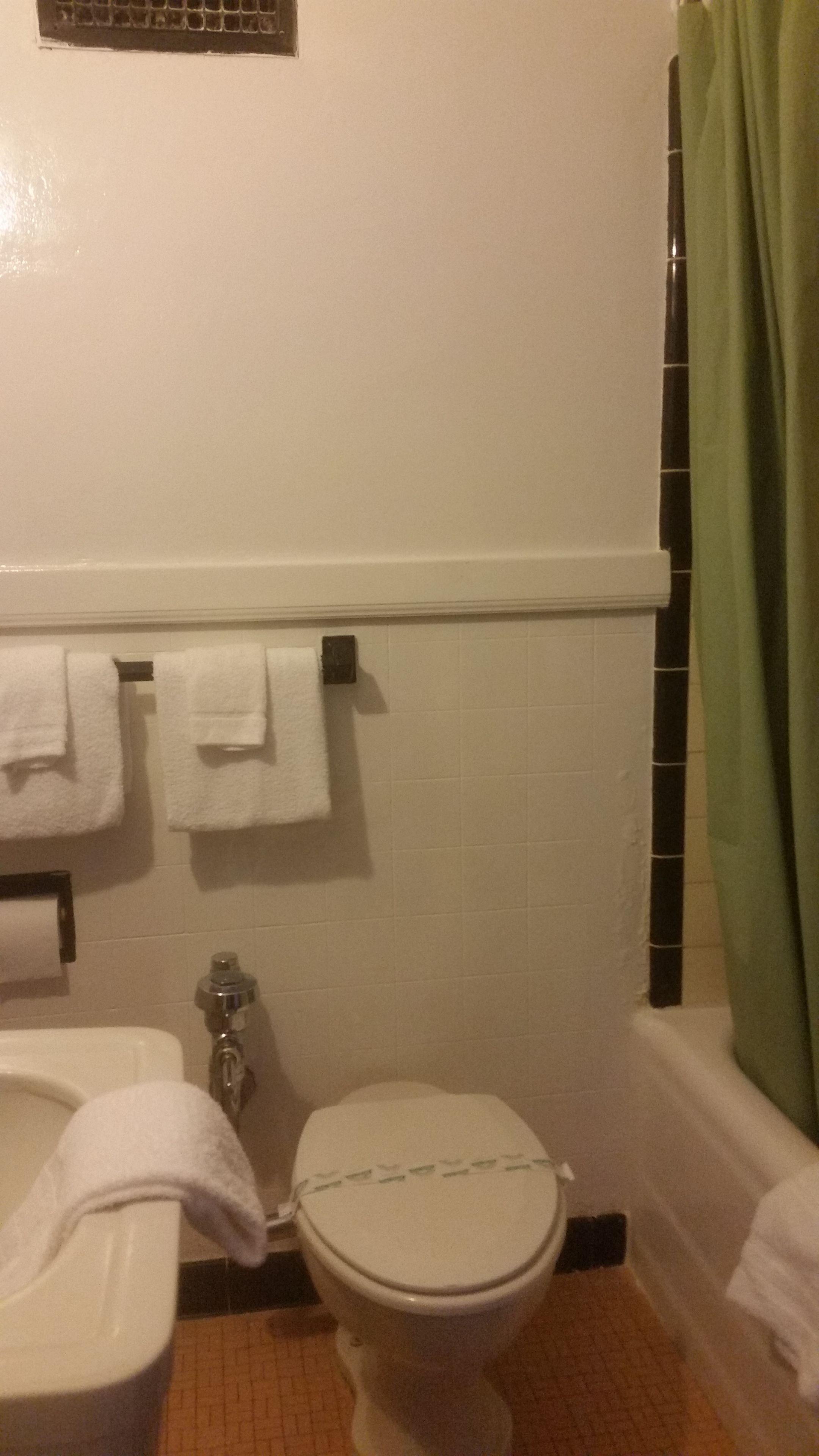 Deluxe Queen Suite