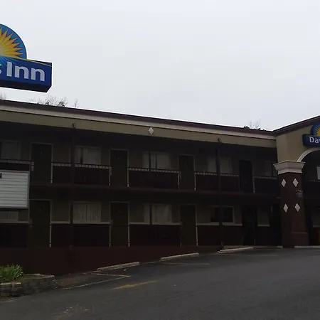 Days Inn By Wyndham Hot Springs-3
